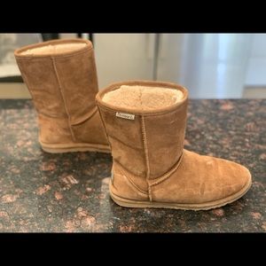 Women’s Tan Bearpaw Boots Size 10/111